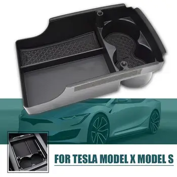  už Tesla Model X 